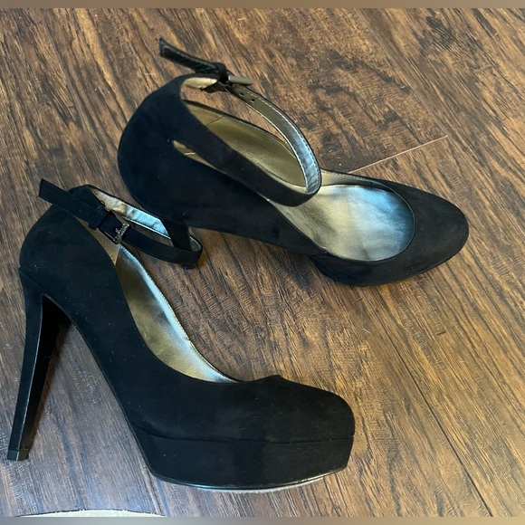 GUESS Pumps - Picture 8 of 10